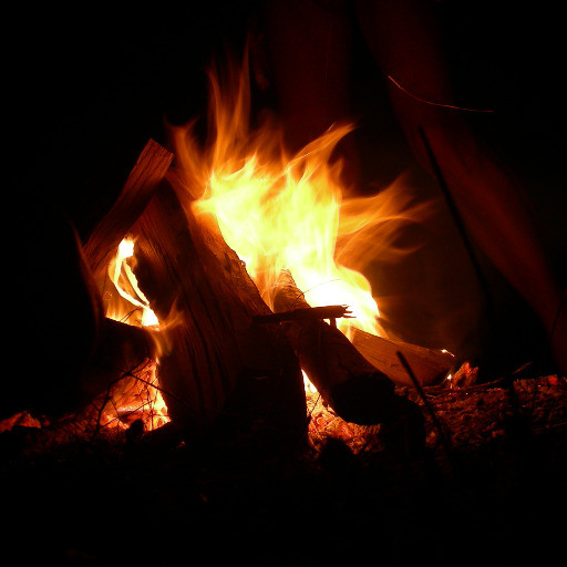 Vorschau Bild des Kurses Feuerhüten:Feuerlauschen - eine Visionssuche am Feuer (FireQuest)